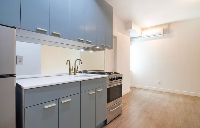 Studio, 1 bath, 203 sqft, $1,900, Unit 304