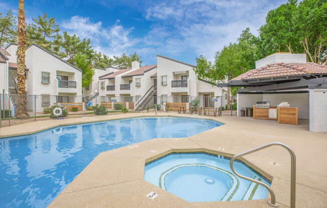 pool and hot tub at the whispering winds apartments in pearland, tx