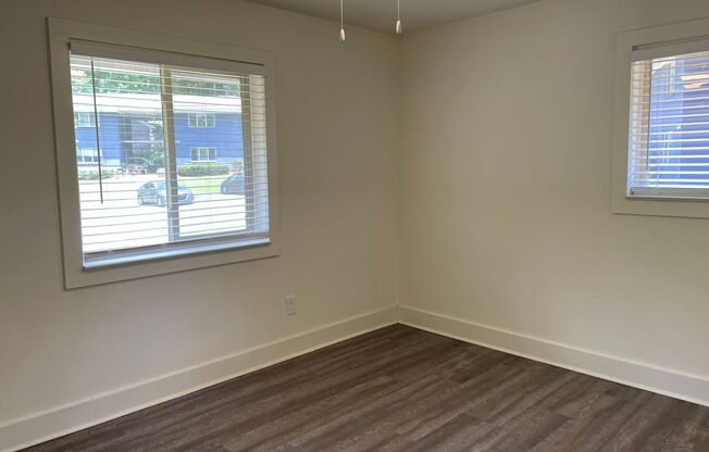2 beds, 1 bath, 700 sqft, $1,750, Unit 216-04