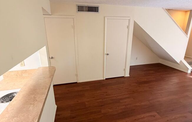 2 beds, 1.5 baths, 1,050 sqft, $1,150, Unit #57