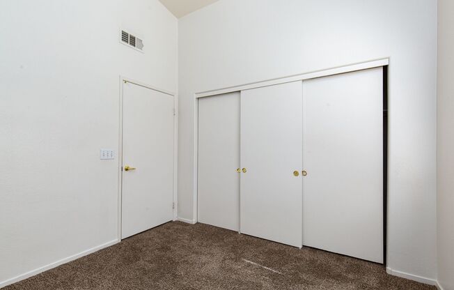 2 beds, 2 baths, $1,250, Unit Bldg KK
