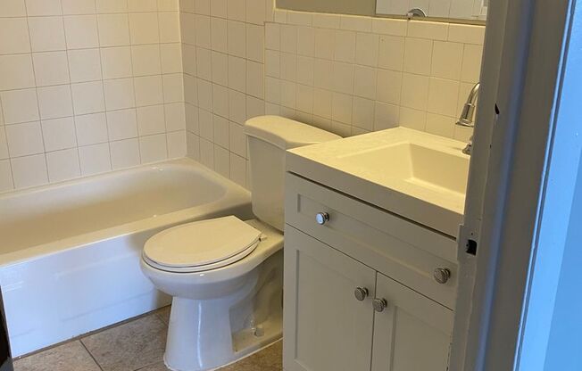 2 beds, 1.5 baths, 1,100 sqft, $1,375, Unit 800-303