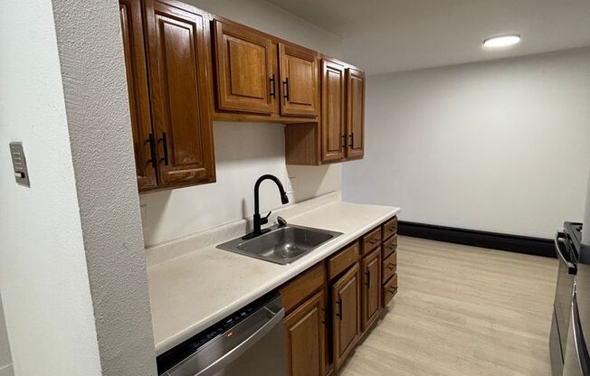 2 beds, 1 bath, 1,050 sqft, $995, Unit 215-307B