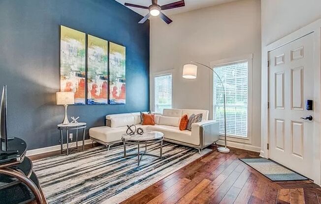 FURNISHED AND EQUIPPED LUXURY TOWNHOME | GATED | 2 SWIMMING POOLS | GREAT LOCATION NEAR MEDICAL & USAA