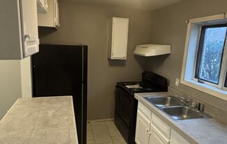 2 beds, 1.5 baths, $950, Unit 8W