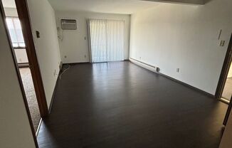 1 bed, 1 bath, 700 sqft, $1,050, Unit 4