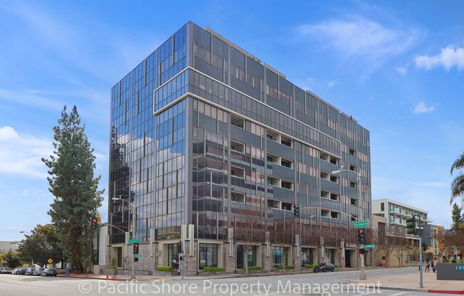 Modern 1-Bed 2-Bath Plus Den Condo in Chic Mixed Use Property, Prime Pasadena