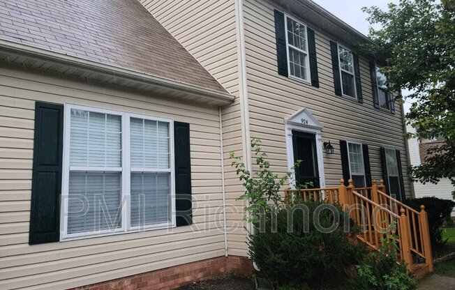 924 WHEELWOOD WAY
