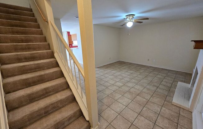 College Station - Condo -2 bedroom / 2.5 bath / 2 story - Pool on complex.