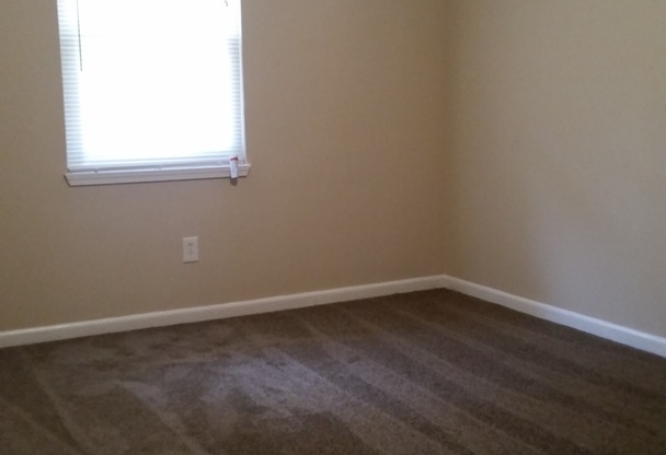 2 beds, 1 bath, $1,295