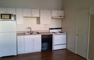 2 beds, 1 bath, $919, Unit 107