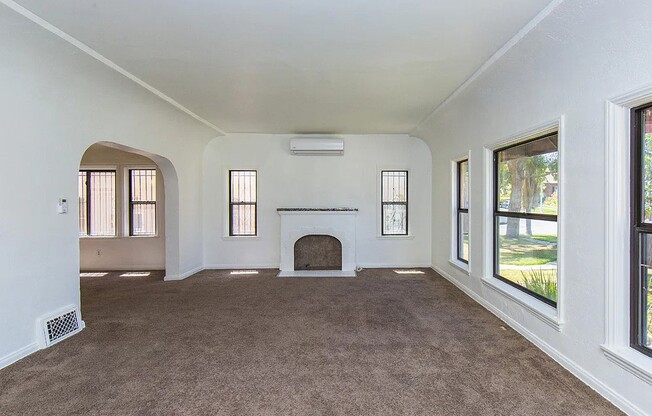 1082 S REDONDO BLVD