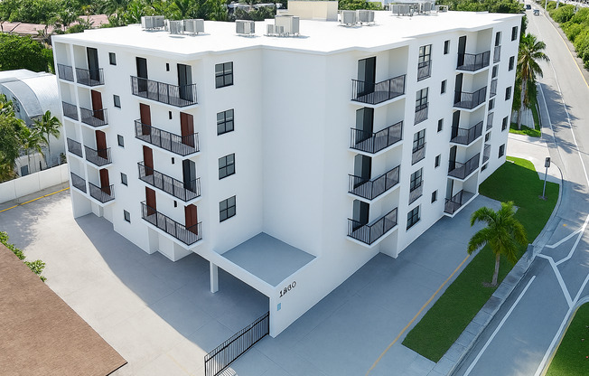 Casa Linda Apartments-3300 S Dixie Hwy