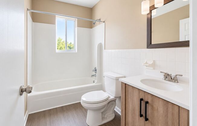 2 beds, 1 bath, 1,010 sqft, $1,150, Unit I01