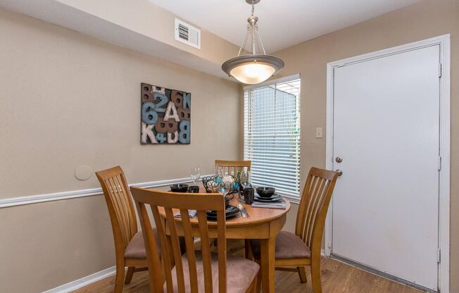 1 bed, 1.5 baths, 711 sqft, $939