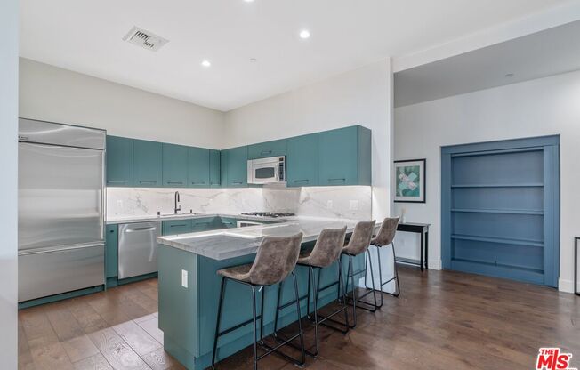 3 beds, 3 baths, 2,123 sqft, $6,000, Unit 1910