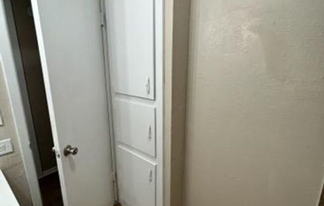 3 beds, 2 baths, 1,350 sqft, $2,055, Unit 3-1623-B