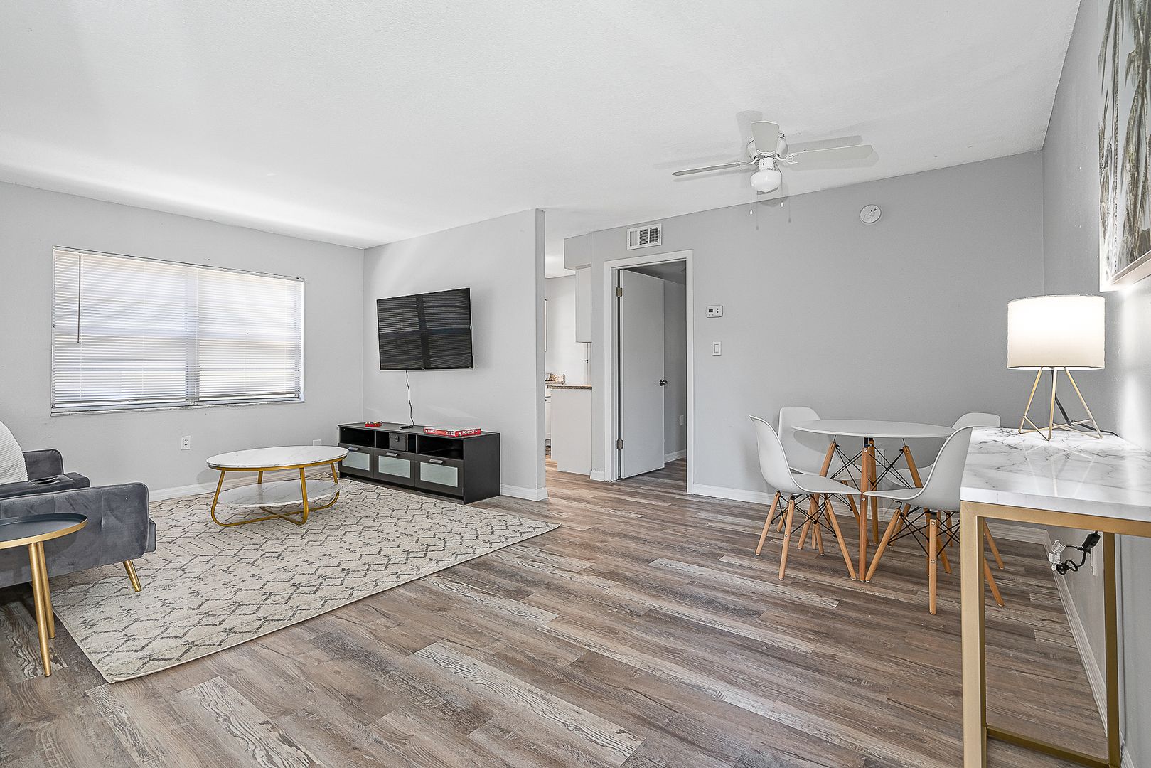 University Park 1/1/ Unit, Centrally located near parks and Shopping! Pet friendly.