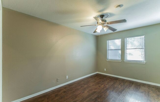 1 bed, 1 bath, 595 sqft, $950, Unit 13A