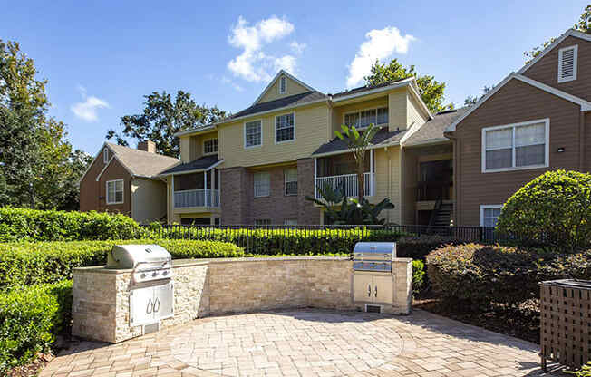 Outdoor Kitchen at Newport Colony Apartment Homes, Florida, 32707