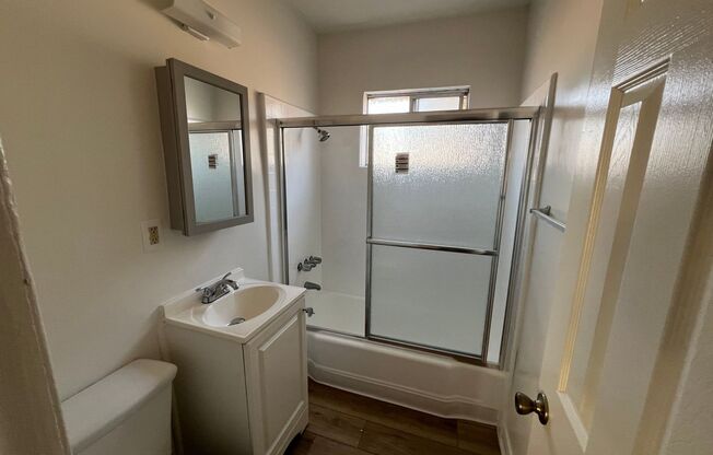 2 beds, 1 bath, 702 sqft, $2,200, Unit 204