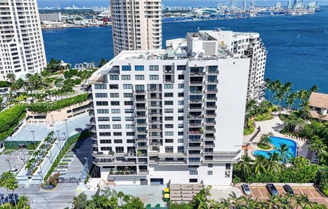 1 bed, 1.5 baths, $3,100, Unit # 916