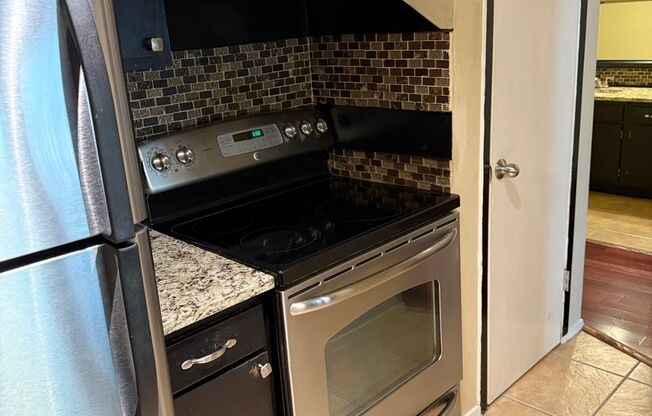 HUGE HYDE PARK 1 BEDROOM - REAL WOOD FLOORS - $1275