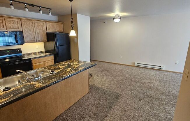 2 beds, 1.5 baths, 1,015 sqft, $1,425, Unit 117