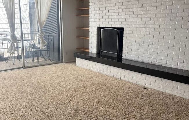 San Pedro Square - West Campus - Townhome - Old School Luxery - W/D - Fireplace - Updated Kitchen - $2200