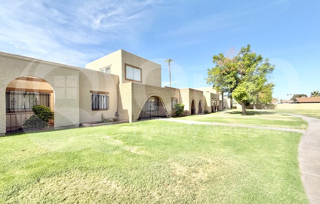 2113 E DUNBAR DR
