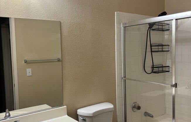 3 beds, 2 baths, $1,600