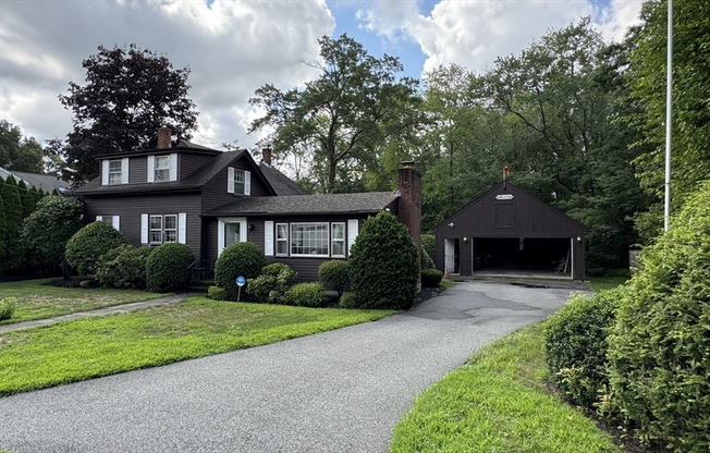 14 MAPLE PL