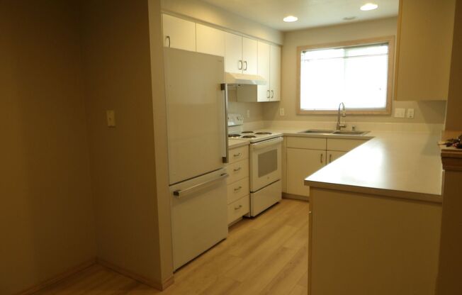 2 beds, 2 baths, 1,240 sqft, $1,940, Unit L58