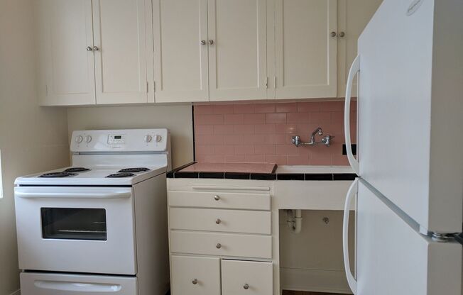1 bed, 1 bath, 868 sqft, $1,700, Unit 301