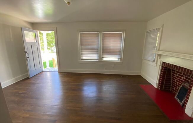 2 beds, 1 bath, $995