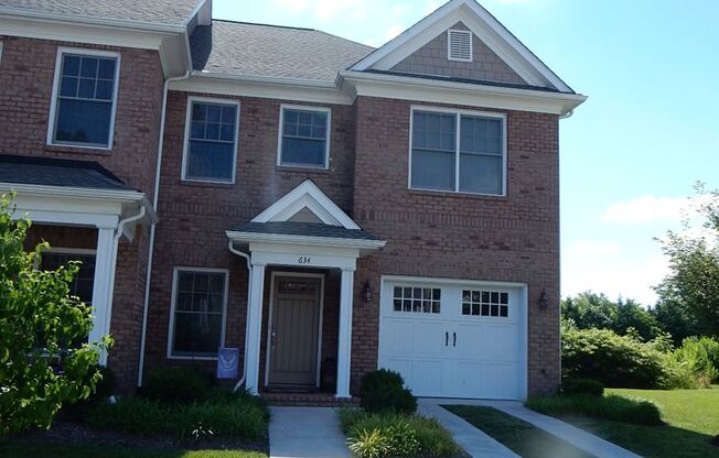 Like New Townhome in Old SW! Close to Carilion, Greenway & DT Roanoke!