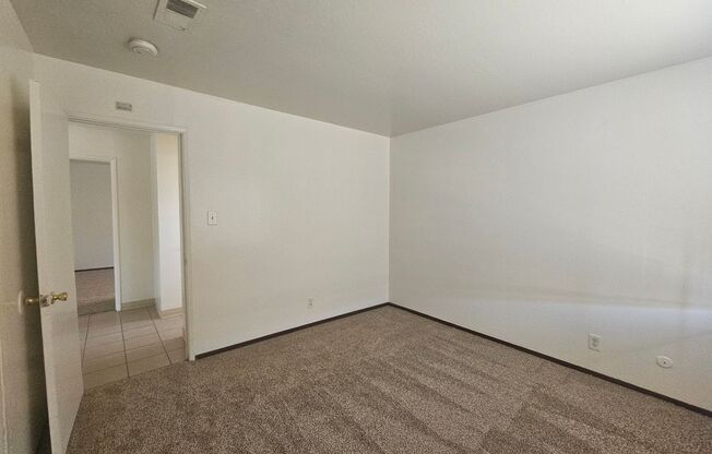 2 beds, 1 bath, 950 sqft, $2,375, Unit 4831 Overend Ave