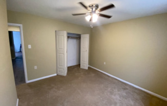 3924 N ROLLING RD