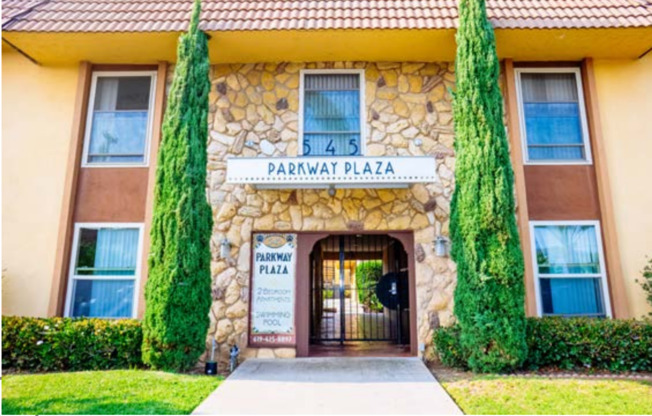 2 beds, 1 bath, 925 sqft, $2,400, Unit 7
