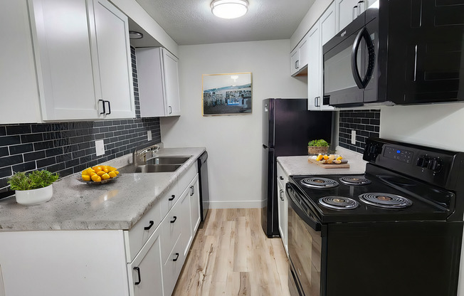 2 beds, 1 bath, 832 sqft, $950, Unit 6801 W Essex - Unit 04