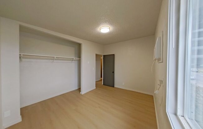 2 beds, 1 bath, 647 sqft, $1,660, Unit 21B