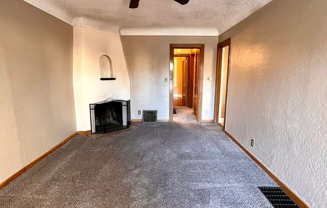 2 beds, 1 bath, 900 sqft, $1,100, Unit 1