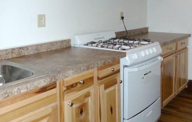 1 bed, 1 bath, 410 sqft, $940, Unit 9 - B3