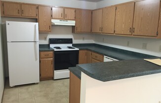 2 beds, 1 bath, 1,212 sqft, $800, Unit 03