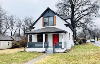 1201 E 61 ST
