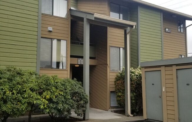 Ready for move in! Top Floor Condo with Fireplace-Vaulted Ceilings-W/S/T and Parking included in rent