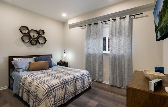 2 beds, 2 baths, 793 sqft, $2,500, Unit 4415 Chestnut - Standard 2 Bedroom