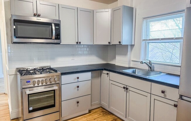 1 bed, 1 bath, $1,900, Unit 2L