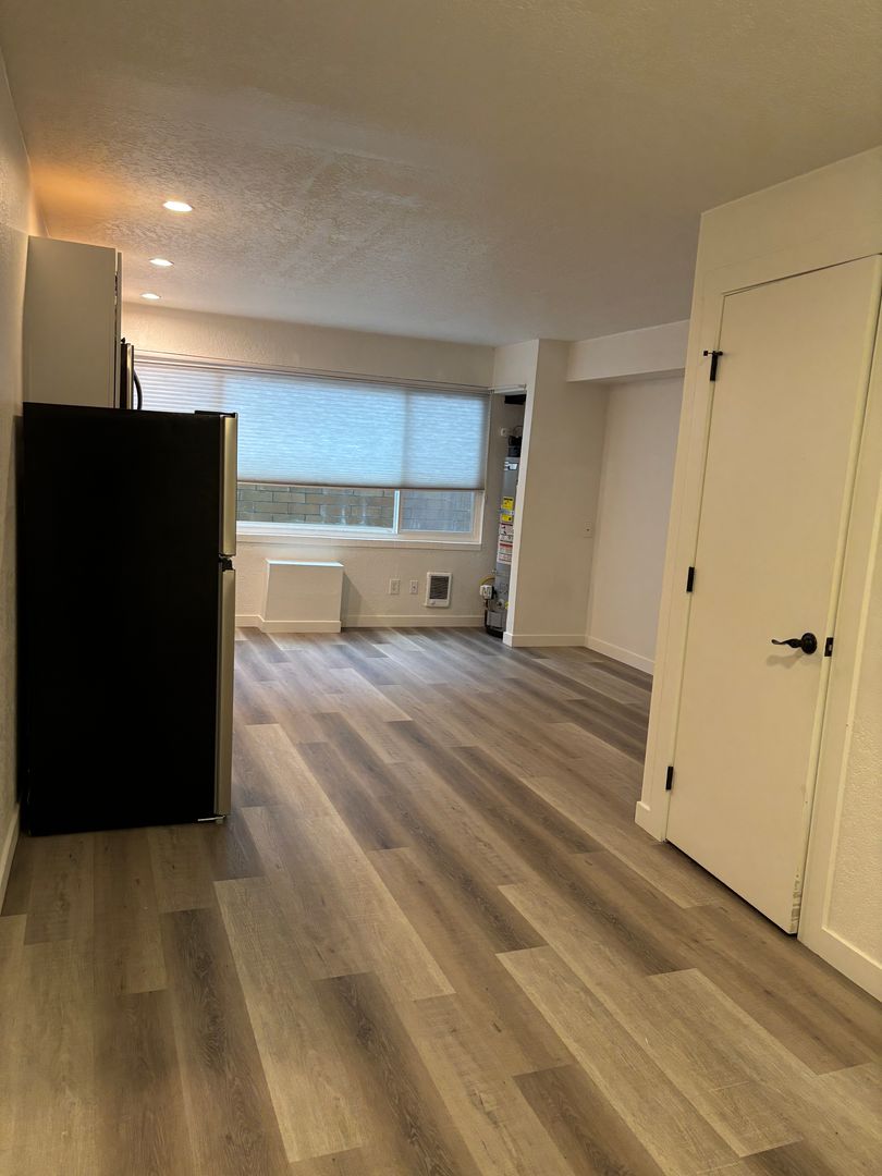 La Rae Apartments
