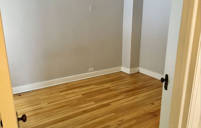 2 beds, 1 bath, 962 sqft, $1,525, Unit 1K
